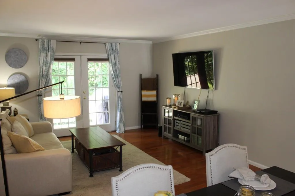 5400 Roswell Road Unit H7, Atlanta, Georgia 30342, 2 Bedrooms Bedrooms, ,1 BathroomBathrooms,Residential,Sold,5400 Roswell Road Unit H7,5874751