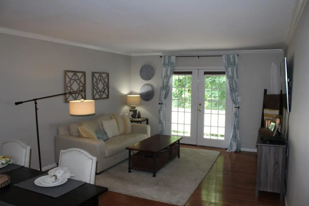 5400 Roswell Road Unit H7, Atlanta, Georgia 30342, 2 Bedrooms Bedrooms, ,1 BathroomBathrooms,Residential,Sold,5400 Roswell Road Unit H7,5874751