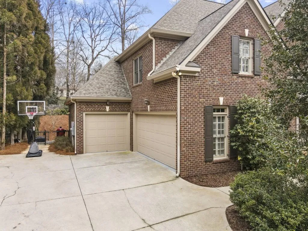 304 Forest Valley Court, Atlanta, Georgia 30342, 6 Bedrooms Bedrooms, ,5 BathroomsBathrooms,Residential,Sold,304 Forest Valley Court,6841974
