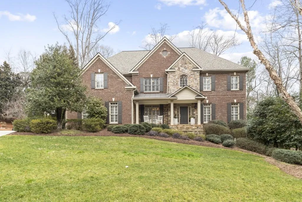 304 Forest Valley Court, Atlanta, Georgia 30342, 6 Bedrooms Bedrooms, ,5 BathroomsBathrooms,Residential,Sold,304 Forest Valley Court,6841974