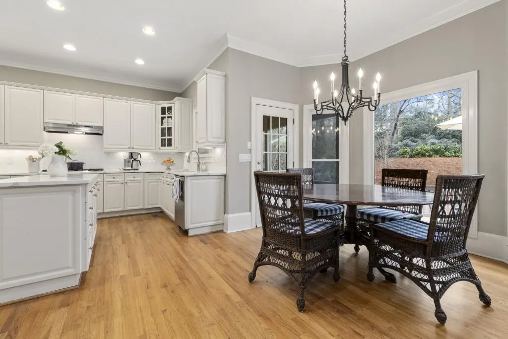 304 Forest Valley Court, Atlanta, Georgia 30342, 6 Bedrooms Bedrooms, ,5 BathroomsBathrooms,Residential,Sold,304 Forest Valley Court,6841974