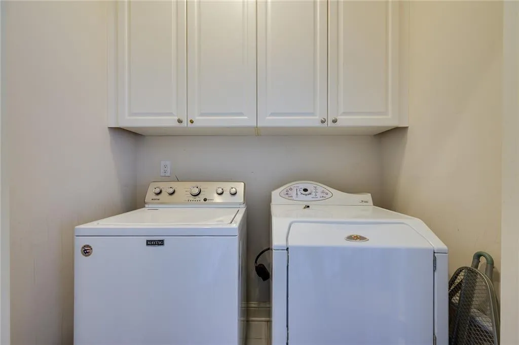 198 Meeting Lane, Sandy Springs, Georgia 30342, 3 Bedrooms Bedrooms, ,3 BathroomsBathrooms,Residential,Sold,198 Meeting Lane,7031967