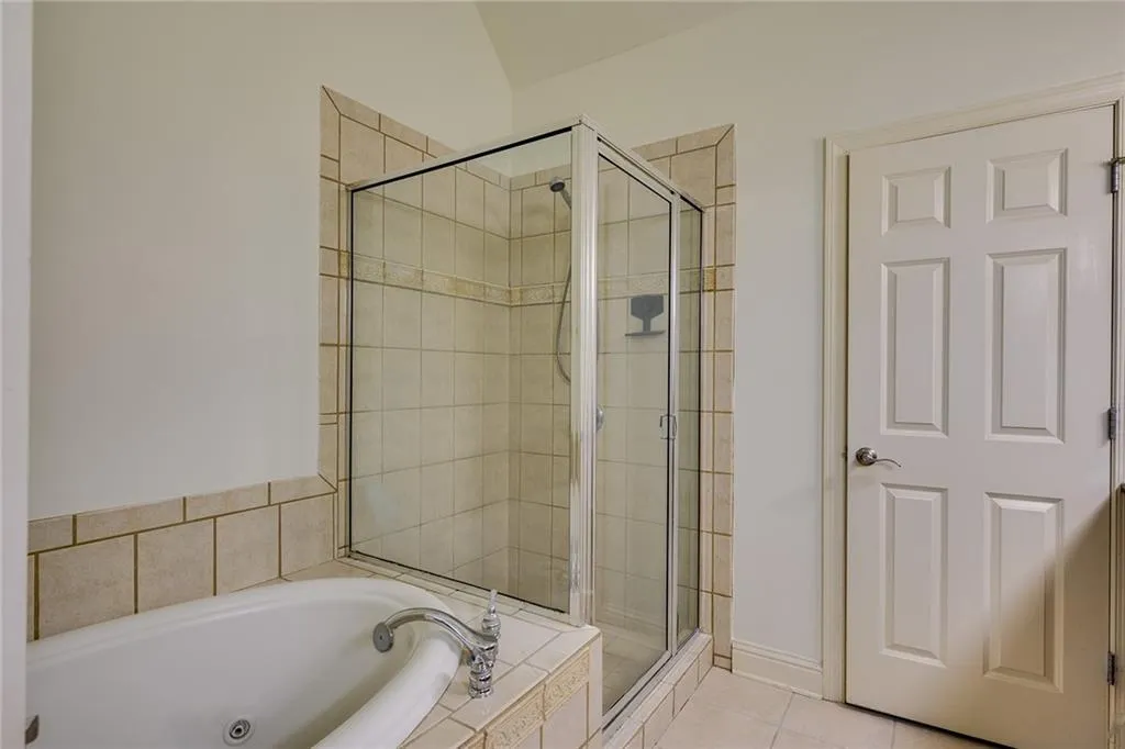 198 Meeting Lane, Sandy Springs, Georgia 30342, 3 Bedrooms Bedrooms, ,3 BathroomsBathrooms,Residential,Sold,198 Meeting Lane,7031967