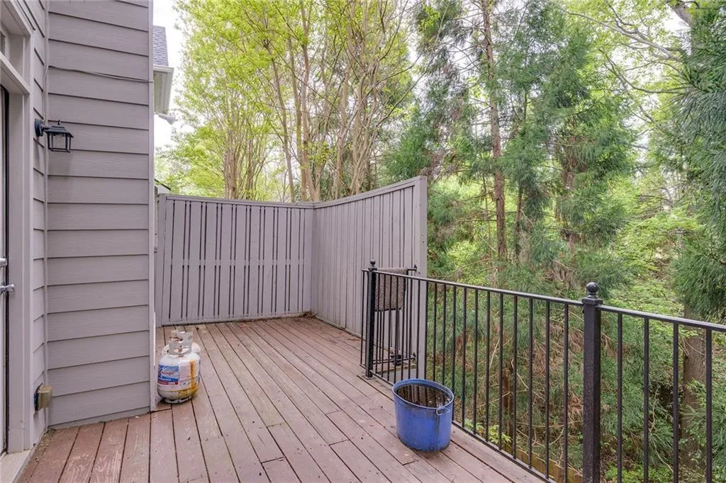 198 Meeting Lane, Sandy Springs, Georgia 30342, 3 Bedrooms Bedrooms, ,3 BathroomsBathrooms,Residential,Sold,198 Meeting Lane,7031967