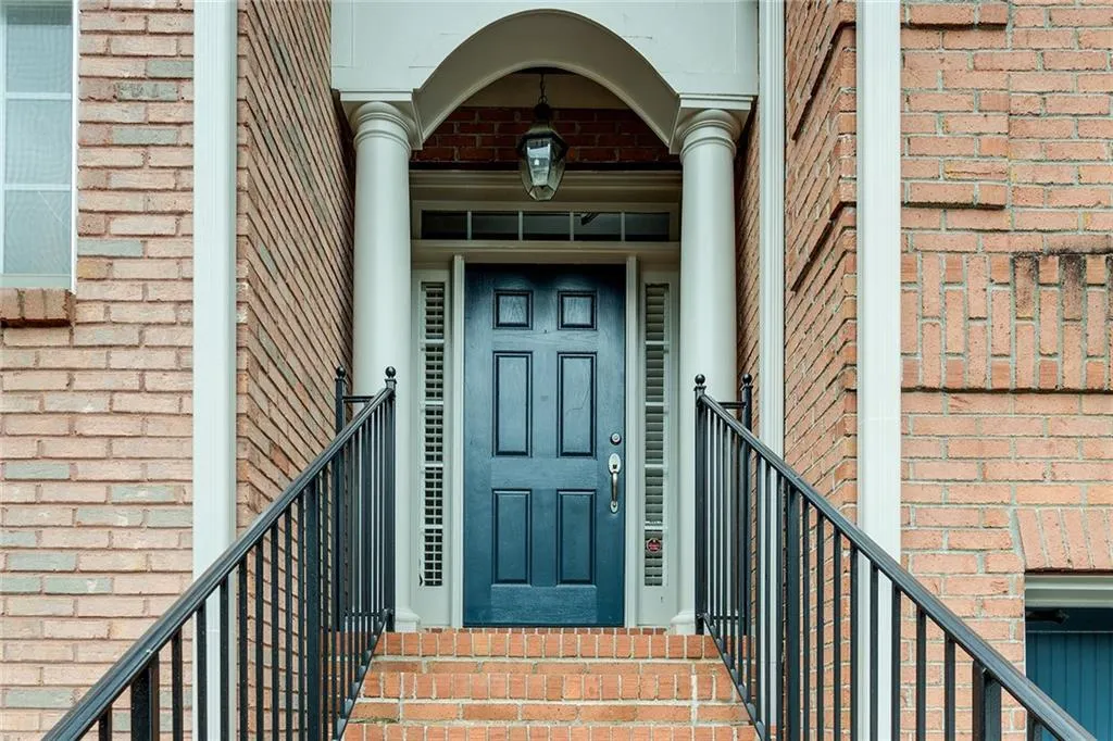 198 Meeting Lane, Sandy Springs, Georgia 30342, 3 Bedrooms Bedrooms, ,3 BathroomsBathrooms,Residential,Sold,198 Meeting Lane,7031967