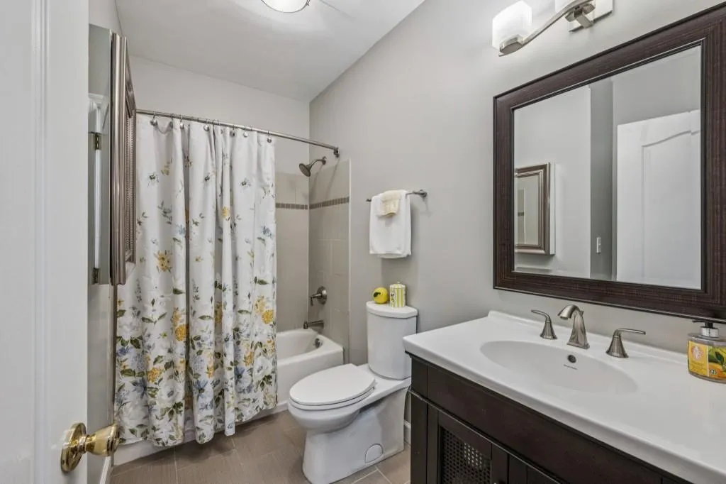 Secondary Full Bathroom