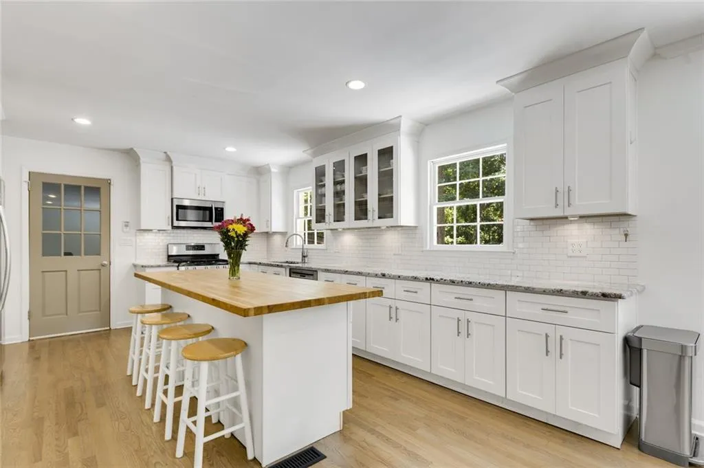 6585 Bridgewood Valley Road, Atlanta, Georgia 30328, 5 Bedrooms Bedrooms, ,3 BathroomsBathrooms,Residential,Sold,6585 Bridgewood Valley Road,7052530