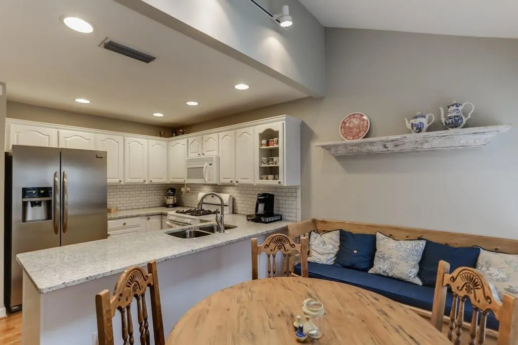 8 Westfair Court Unit 8, Atlanta, Georgia 30328, 4 Bedrooms Bedrooms, ,2 BathroomsBathrooms,Residential,Sold,8 Westfair Court Unit 8,5972495