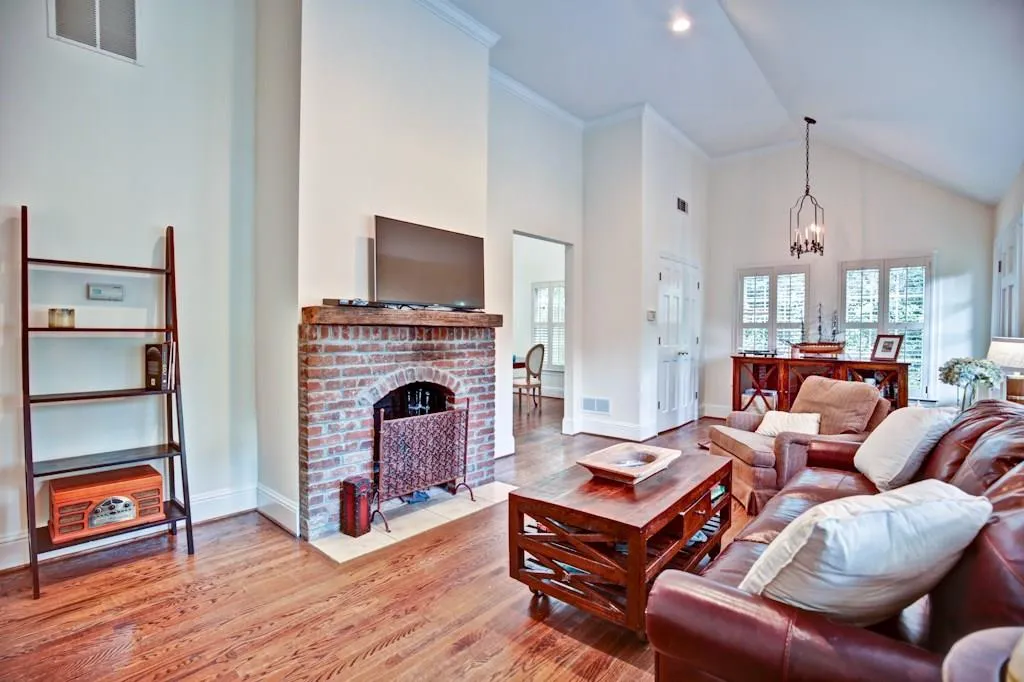 166 Peachtree Hills Avenue Ne, Atlanta, Georgia 30305, 3 Bedrooms Bedrooms, ,2 BathroomsBathrooms,Residential,Sold,166 Peachtree Hills Avenue Ne,5738607