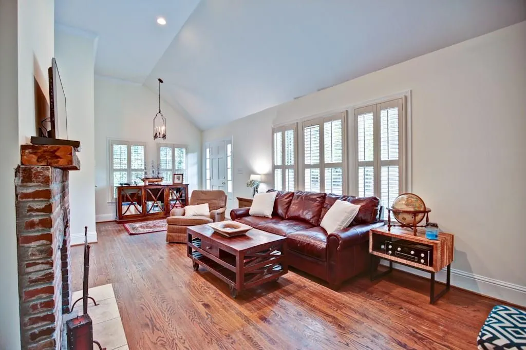 166 Peachtree Hills Avenue Ne, Atlanta, Georgia 30305, 3 Bedrooms Bedrooms, ,2 BathroomsBathrooms,Residential,Sold,166 Peachtree Hills Avenue Ne,5738607