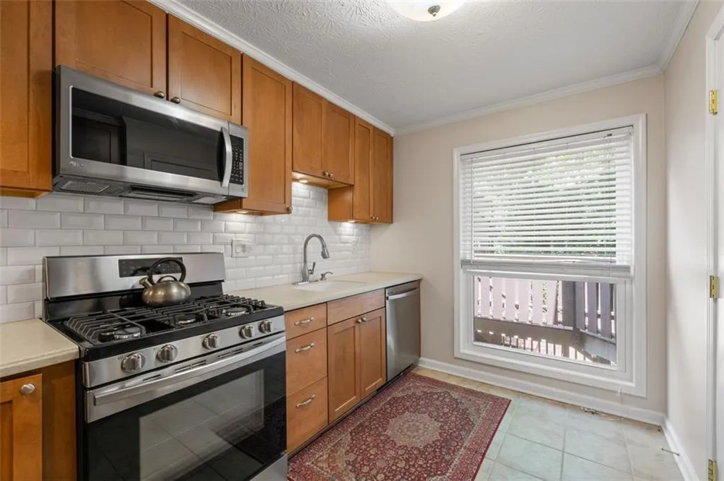 1203 Woodcliff Drive, Sandy Springs, Georgia 30350, 2 Bedrooms Bedrooms, ,2 BathroomsBathrooms,Residential,Sold,1203 Woodcliff Drive,7417819