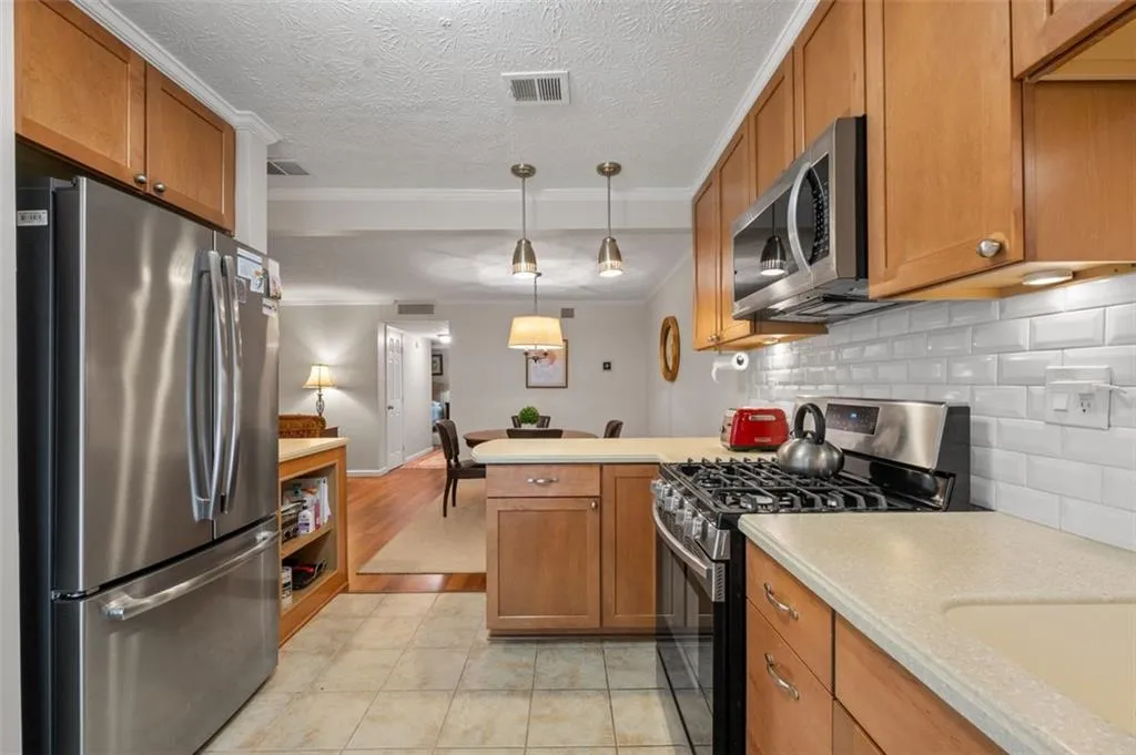 1203 Woodcliff Drive, Sandy Springs, Georgia 30350, 2 Bedrooms Bedrooms, ,2 BathroomsBathrooms,Residential,Sold,1203 Woodcliff Drive,7417819
