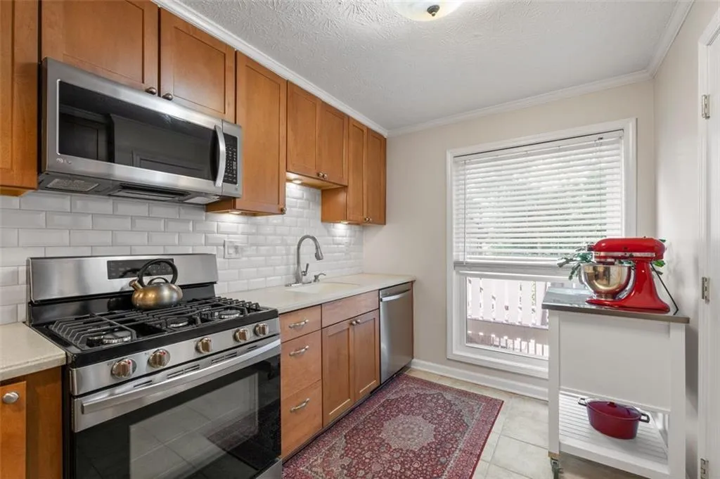 1203 Woodcliff Drive, Sandy Springs, Georgia 30350, 2 Bedrooms Bedrooms, ,2 BathroomsBathrooms,Residential,Sold,1203 Woodcliff Drive,7417819