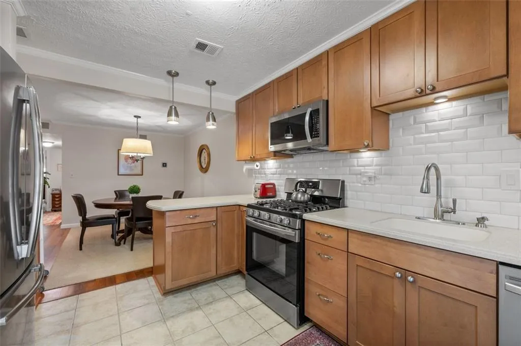 1203 Woodcliff Drive, Sandy Springs, Georgia 30350, 2 Bedrooms Bedrooms, ,2 BathroomsBathrooms,Residential,Sold,1203 Woodcliff Drive,7417819