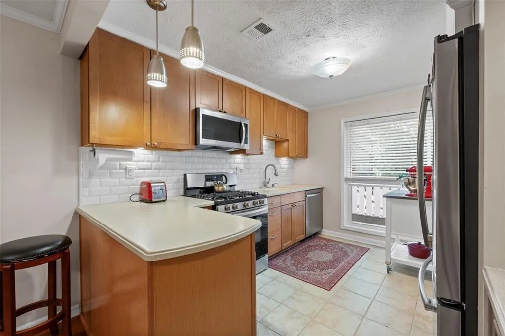 1203 Woodcliff Drive, Sandy Springs, Georgia 30350, 2 Bedrooms Bedrooms, ,2 BathroomsBathrooms,Residential,Sold,1203 Woodcliff Drive,7417819