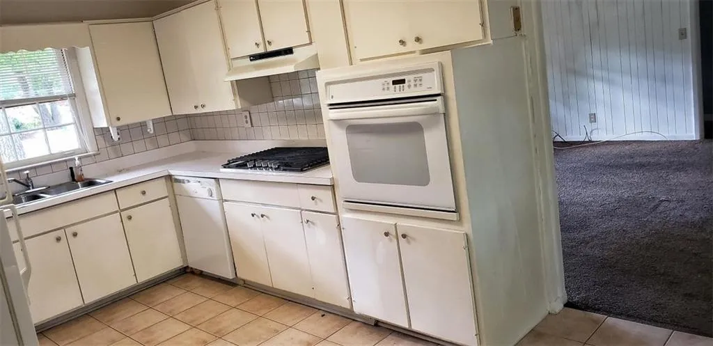 6695 Wright Road, Atlanta, Georgia 30328, 3 Bedrooms Bedrooms, ,2 BathroomsBathrooms,Residential,Sold,6695 Wright Road,6707516