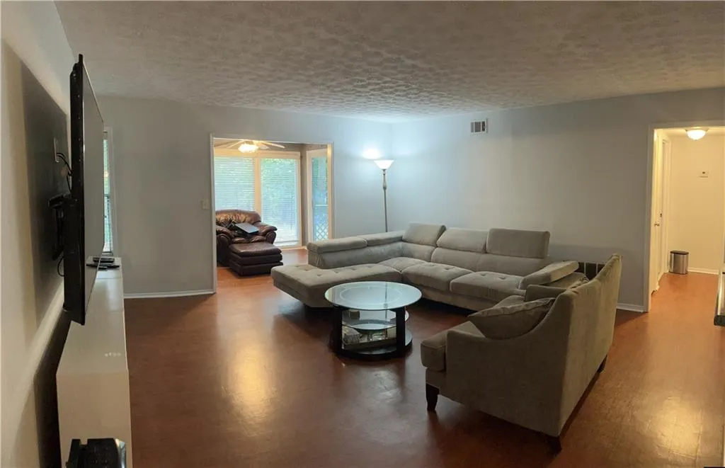 101 Natchez Trace, Sandy Springs, Georgia 30350, 2 Bedrooms Bedrooms, ,2 BathroomsBathrooms,Residential,Sold,101 Natchez Trace,6934976