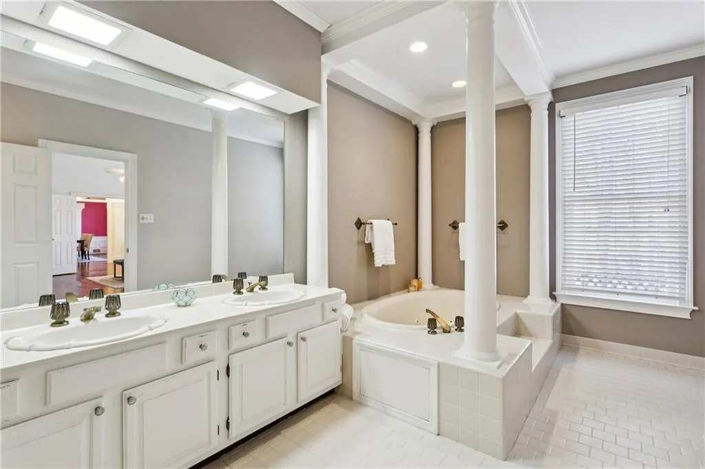 Primary bathroom on main