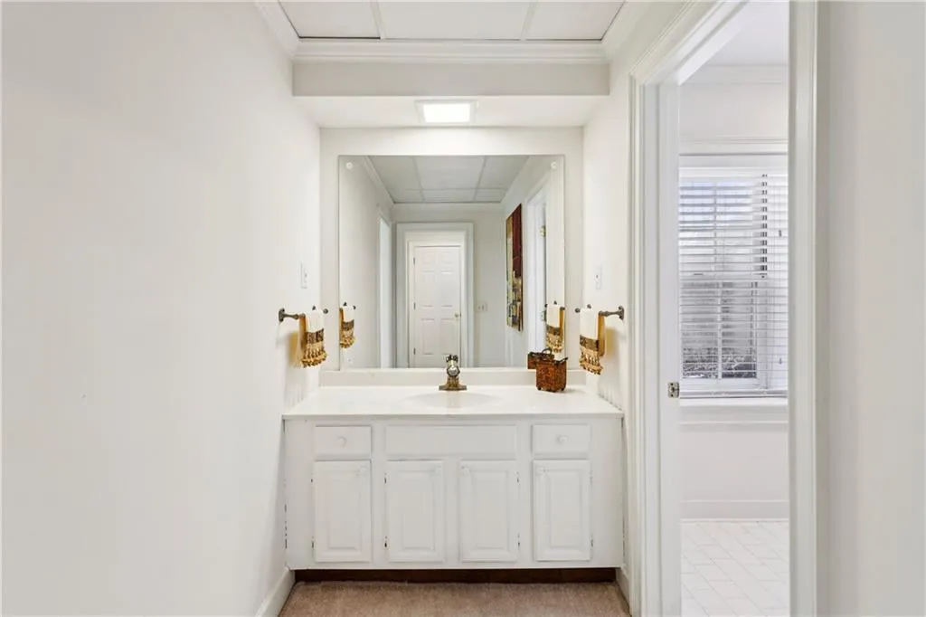 Full bathroom in the terrace level