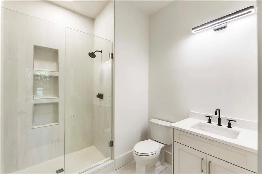 388 Londonberry Road Nw, Sandy Springs, Georgia 30327, 6 Bedrooms Bedrooms, ,7 BathroomsBathrooms,Residential,For Sale,388 Londonberry Road Nw,7669272