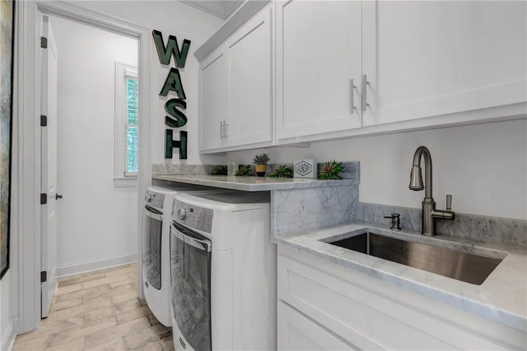 210 Rivermere Way, Sandy Springs, Georgia 30350, 6 Bedrooms Bedrooms, ,5 BathroomsBathrooms,Residential,Sold,210 Rivermere Way,7066470