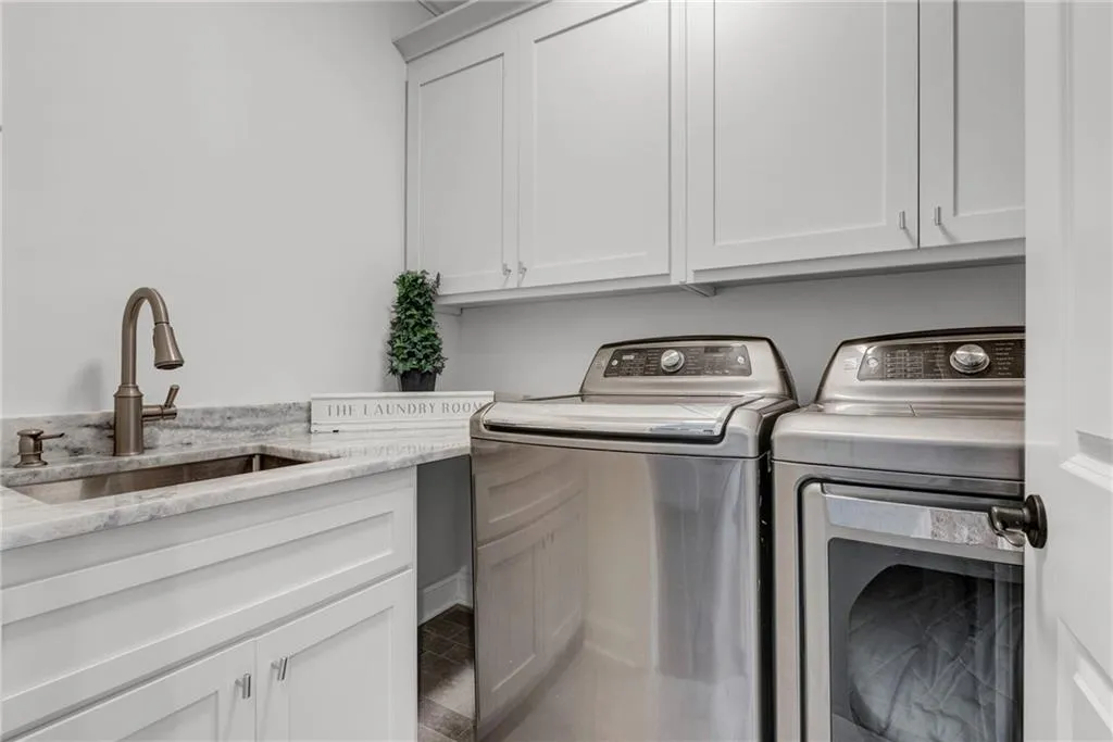 210 Rivermere Way, Sandy Springs, Georgia 30350, 6 Bedrooms Bedrooms, ,5 BathroomsBathrooms,Residential,Sold,210 Rivermere Way,7066470