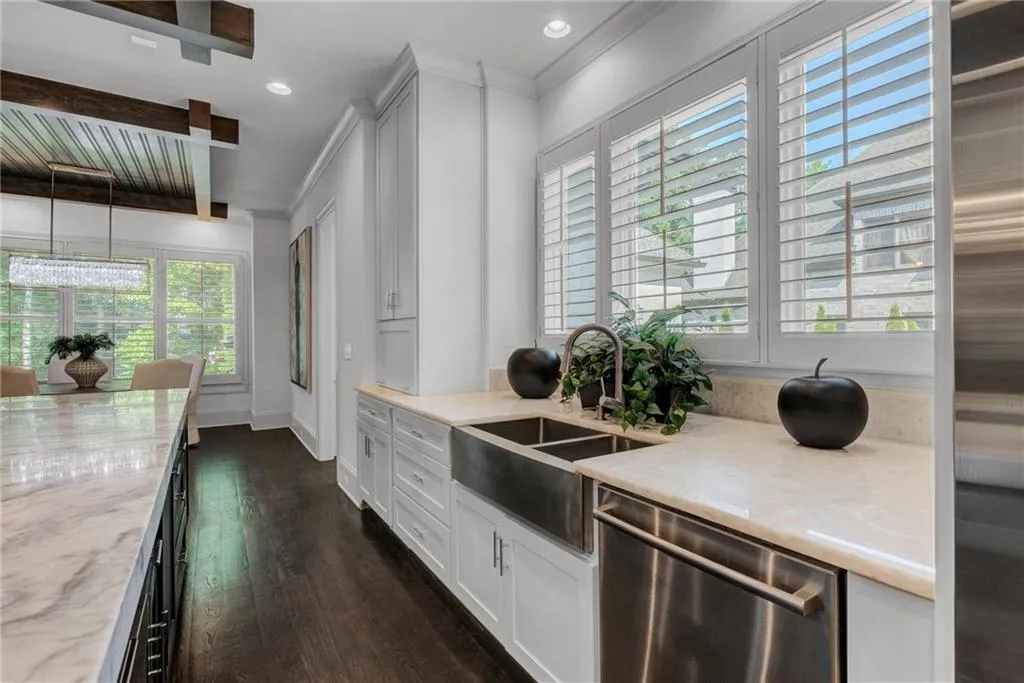 210 Rivermere Way, Sandy Springs, Georgia 30350, 6 Bedrooms Bedrooms, ,5 BathroomsBathrooms,Residential,Sold,210 Rivermere Way,7066470