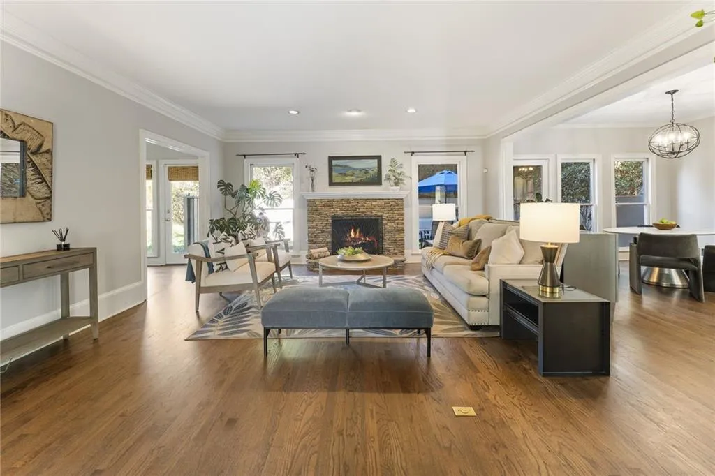 225 Embassy Court, Atlanta, Georgia 30328, 3 Bedrooms Bedrooms, ,2 BathroomsBathrooms,Residential,For Sale,225 Embassy Court,7703986
