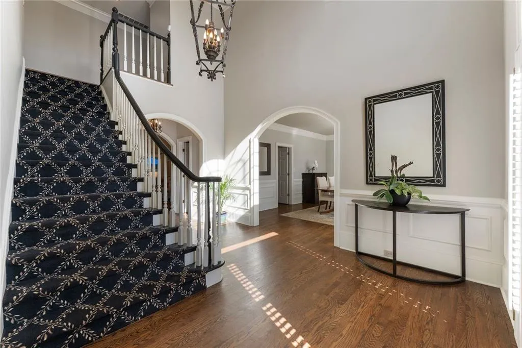 225 Embassy Court, Atlanta, Georgia 30328, 3 Bedrooms Bedrooms, ,2 BathroomsBathrooms,Residential,For Sale,225 Embassy Court,7703986