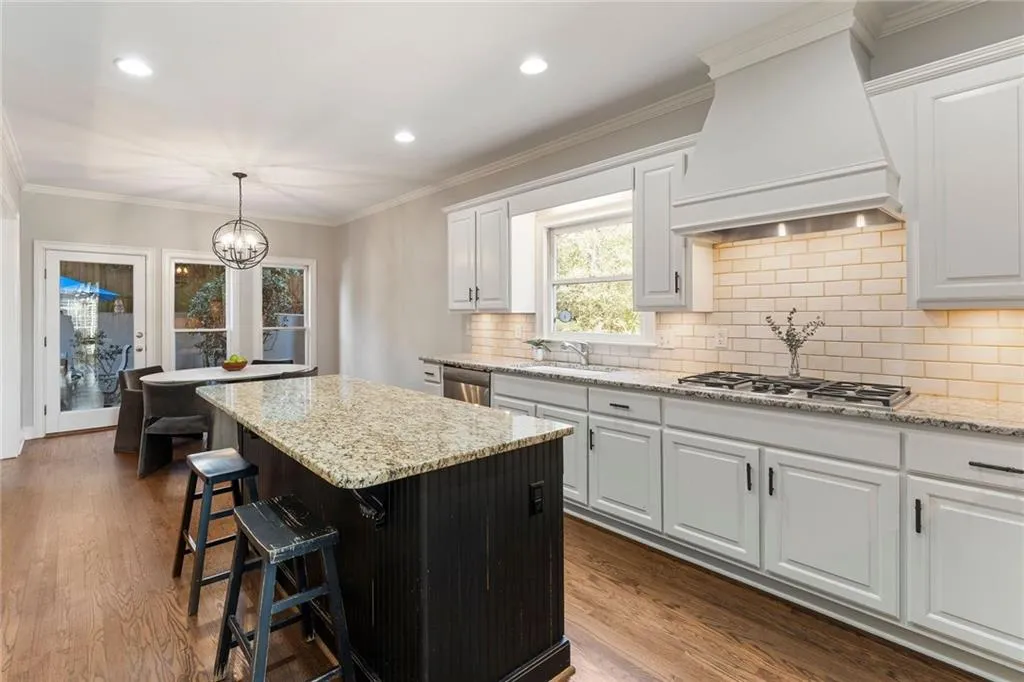 225 Embassy Court, Atlanta, Georgia 30328, 3 Bedrooms Bedrooms, ,2 BathroomsBathrooms,Residential,For Sale,225 Embassy Court,7703986
