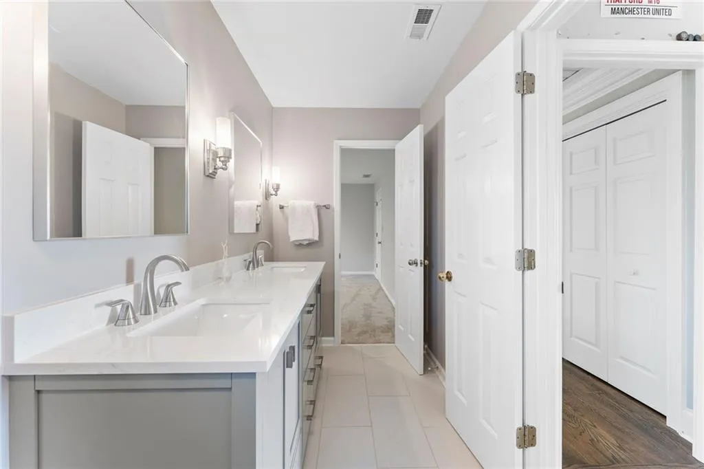 225 Embassy Court, Atlanta, Georgia 30328, 3 Bedrooms Bedrooms, ,2 BathroomsBathrooms,Residential,For Sale,225 Embassy Court,7703986