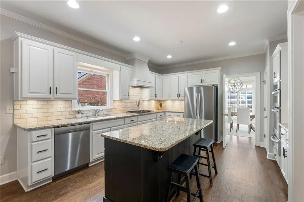 225 Embassy Court, Atlanta, Georgia 30328, 3 Bedrooms Bedrooms, ,2 BathroomsBathrooms,Residential,For Sale,225 Embassy Court,7703986