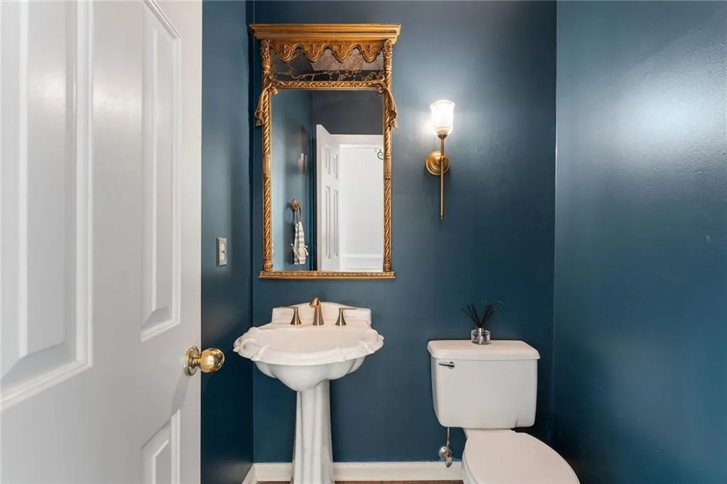 225 Embassy Court, Atlanta, Georgia 30328, 3 Bedrooms Bedrooms, ,2 BathroomsBathrooms,Residential,For Sale,225 Embassy Court,7703986