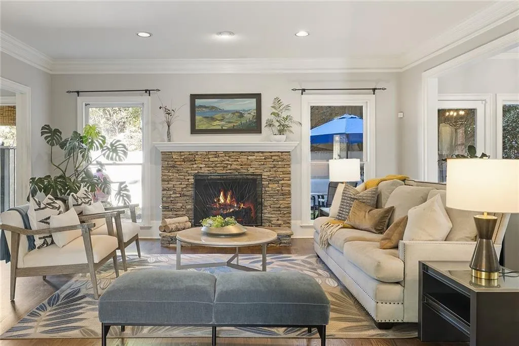 225 Embassy Court, Atlanta, Georgia 30328, 3 Bedrooms Bedrooms, ,2 BathroomsBathrooms,Residential,For Sale,225 Embassy Court,7703986