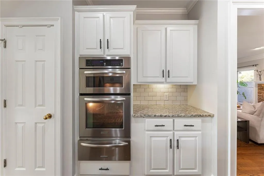 225 Embassy Court, Atlanta, Georgia 30328, 3 Bedrooms Bedrooms, ,2 BathroomsBathrooms,Residential,For Sale,225 Embassy Court,7703986
