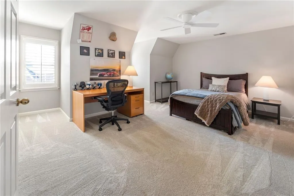 225 Embassy Court, Atlanta, Georgia 30328, 3 Bedrooms Bedrooms, ,2 BathroomsBathrooms,Residential,For Sale,225 Embassy Court,7703986