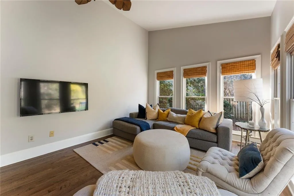 225 Embassy Court, Atlanta, Georgia 30328, 3 Bedrooms Bedrooms, ,2 BathroomsBathrooms,Residential,For Sale,225 Embassy Court,7703986