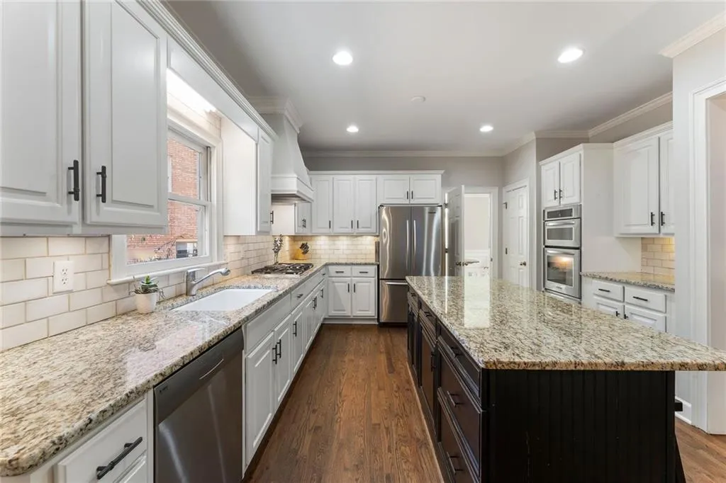 225 Embassy Court, Atlanta, Georgia 30328, 3 Bedrooms Bedrooms, ,2 BathroomsBathrooms,Residential,For Sale,225 Embassy Court,7703986