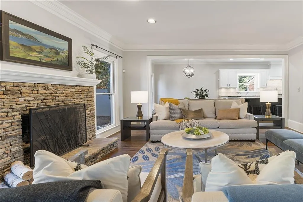 225 Embassy Court, Atlanta, Georgia 30328, 3 Bedrooms Bedrooms, ,2 BathroomsBathrooms,Residential,For Sale,225 Embassy Court,7703986