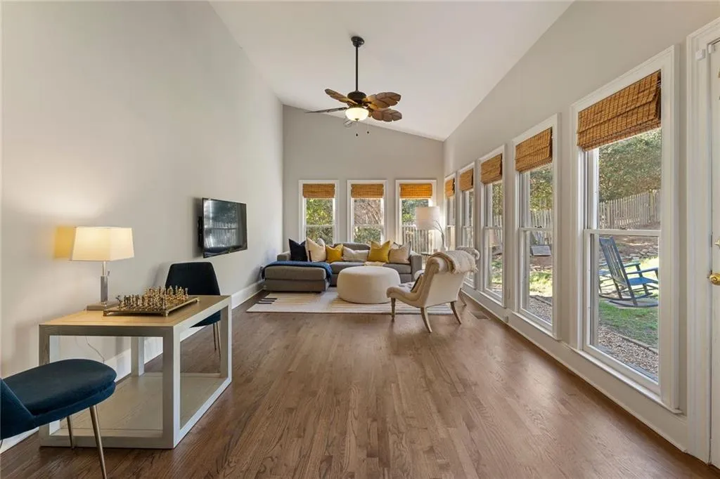 225 Embassy Court, Atlanta, Georgia 30328, 3 Bedrooms Bedrooms, ,2 BathroomsBathrooms,Residential,For Sale,225 Embassy Court,7703986