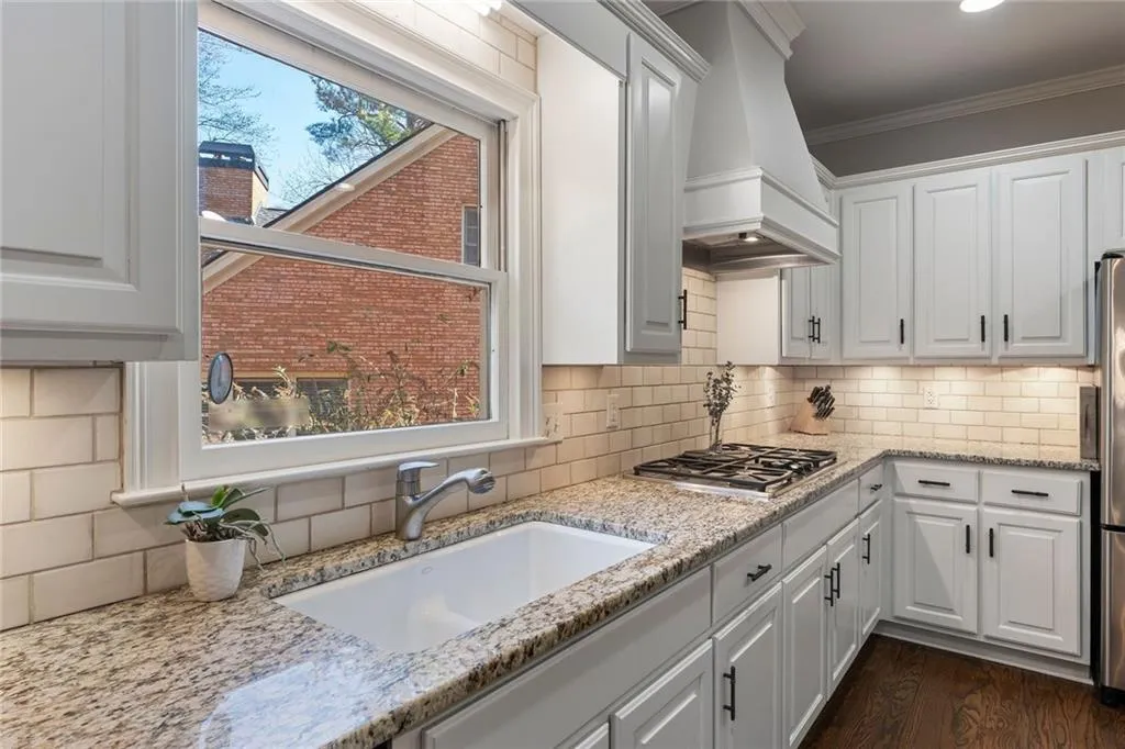225 Embassy Court, Atlanta, Georgia 30328, 3 Bedrooms Bedrooms, ,2 BathroomsBathrooms,Residential,For Sale,225 Embassy Court,7703986