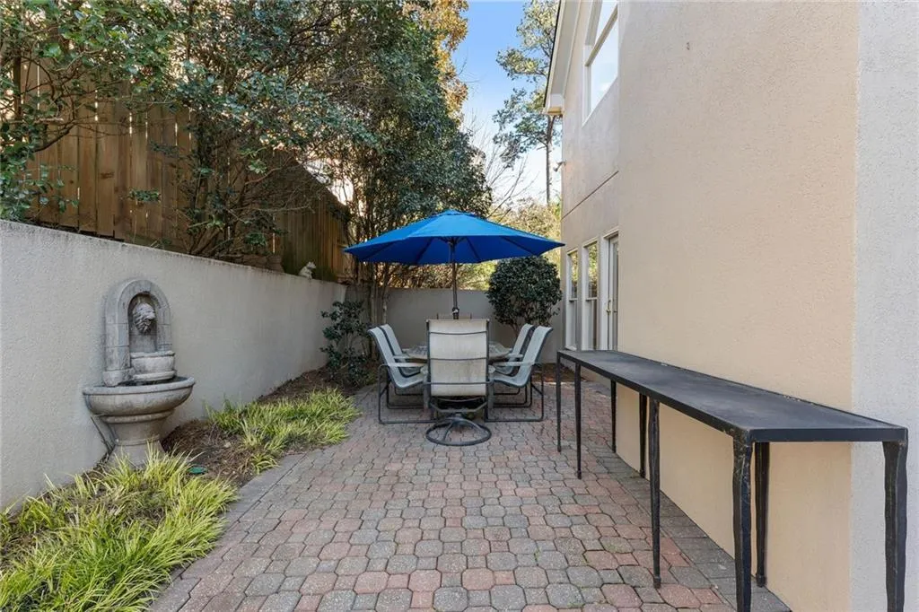 225 Embassy Court, Atlanta, Georgia 30328, 3 Bedrooms Bedrooms, ,2 BathroomsBathrooms,Residential,For Sale,225 Embassy Court,7703986