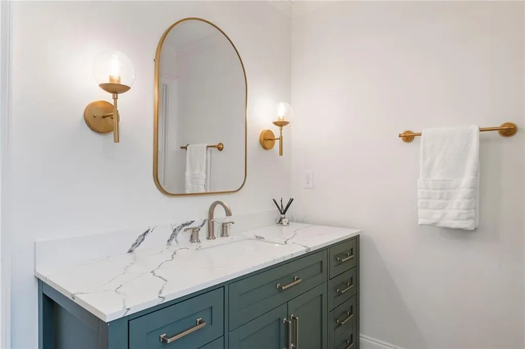 225 Embassy Court, Atlanta, Georgia 30328, 3 Bedrooms Bedrooms, ,2 BathroomsBathrooms,Residential,For Sale,225 Embassy Court,7703986