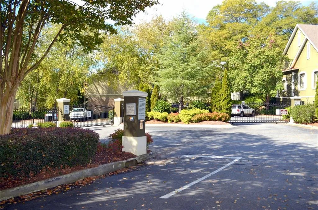 6900 Roswell Road Unit K2, Atlanta, Georgia 30328, 4 Bedrooms Bedrooms, ,2 BathroomsBathrooms,Residential,Sold,6900 Roswell Road Unit K2,5611730