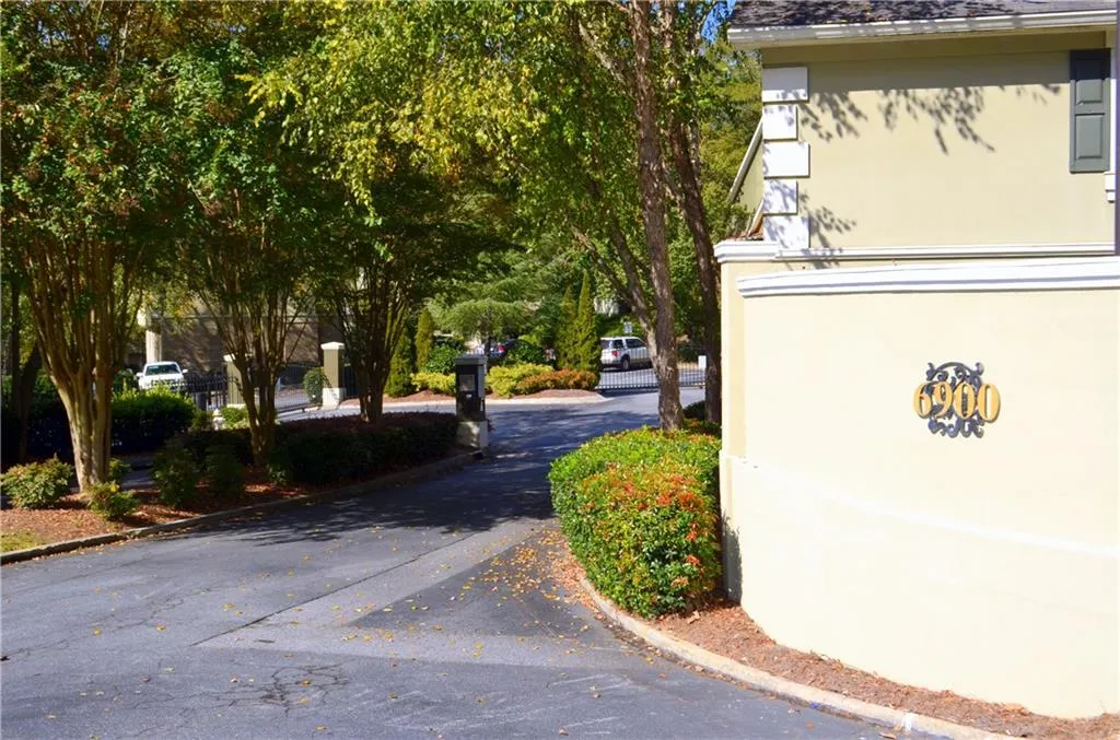 6900 Roswell Road Unit K2, Atlanta, Georgia 30328, 4 Bedrooms Bedrooms, ,2 BathroomsBathrooms,Residential,Sold,6900 Roswell Road Unit K2,5611730