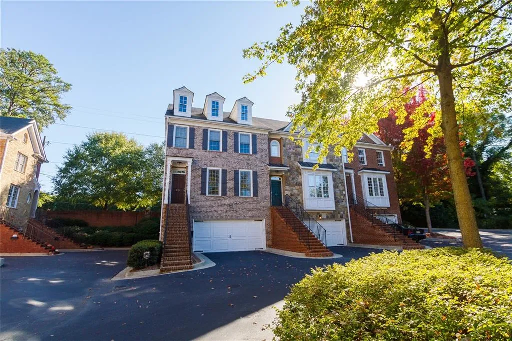 229 Chemin De Vie, Sandy Springs, Georgia 30342, 4 Bedrooms Bedrooms, ,3 BathroomsBathrooms,Residential,Sold,229 Chemin De Vie,5766051