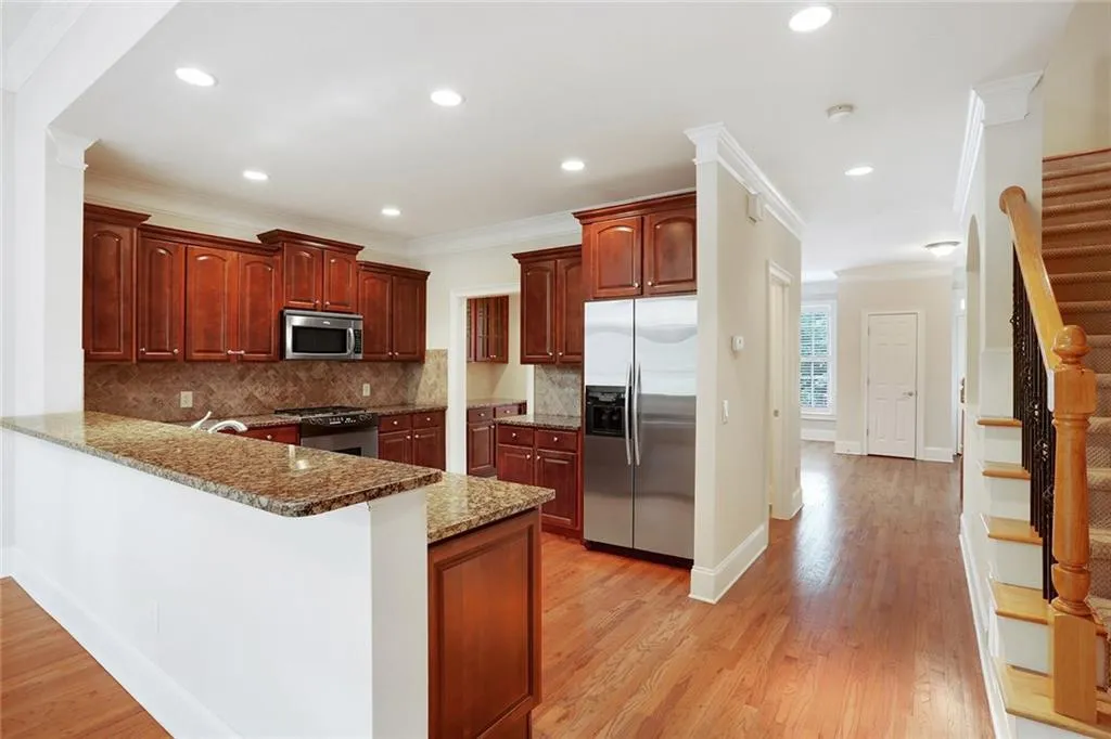 141 Chemin De Vie, Sandy Springs, Georgia 30342, 3 Bedrooms Bedrooms, ,3 BathroomsBathrooms,Residential,Sold,141 Chemin De Vie,5697035