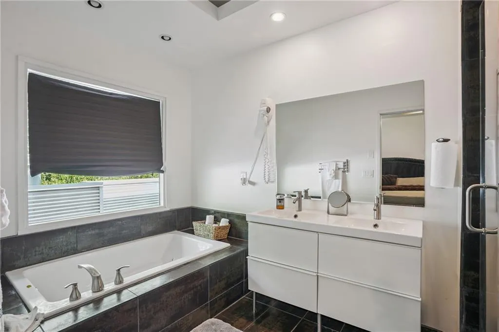 1231 Barnes Street Nw, Atlanta, Georgia 30318, 5 Bedrooms Bedrooms, ,6 BathroomsBathrooms,Residential,For Sale,1231 Barnes Street Nw,7601278