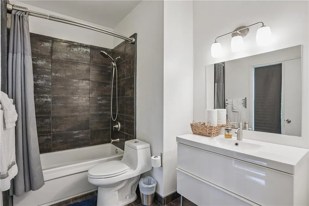 1231 Barnes Street Nw, Atlanta, Georgia 30318, 5 Bedrooms Bedrooms, ,6 BathroomsBathrooms,Residential,For Sale,1231 Barnes Street Nw,7601278