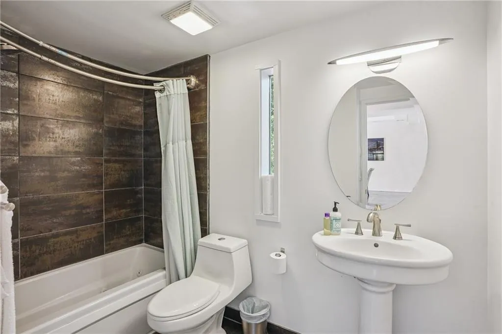 1231 Barnes Street Nw, Atlanta, Georgia 30318, 5 Bedrooms Bedrooms, ,6 BathroomsBathrooms,Residential,For Sale,1231 Barnes Street Nw,7601278